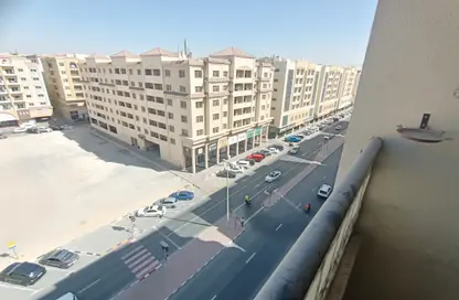 شقة - 2 غرف نوم - 3 حمامات للايجار في مجمع مويلح - تجارية مويلح - الشارقة