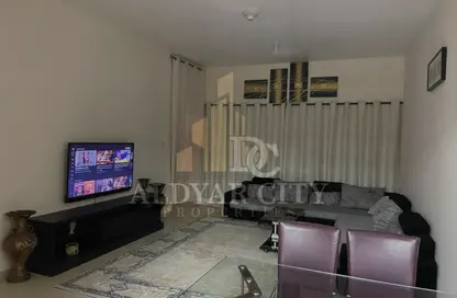 شقة - غرفة نوم - 2 حمامات للايجار في مساكن كورنيش عجمان - طريق كورنيش عجمان - عجمان