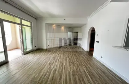 Apartment - 2 Bedrooms - 3 Bathrooms for rent in Al Khudrawi - Shoreline Apartments - Palm Jumeirah - Dubai