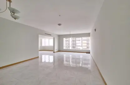 Apartment - 3 Bedrooms - 4 Bathrooms for rent in Crystal Plaza - Al Majaz 1 - Al Majaz - Sharjah