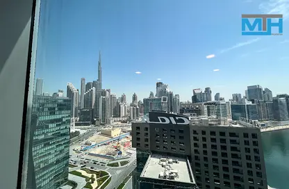 مكتب - استوديو - 2 حمامات للايجار في برج بايناري - الخليج التجاري - دبي
