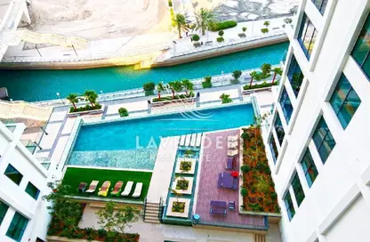صورة لـ حوض سباحة شقة - غرفة نوم - 2 حمامات للايجار في ريم ناين - شمس أبوظبي - جزيرة الريم - أبوظبي ، صورة رقم 1