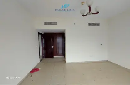 Apartment - 3 Bedrooms - 4 Bathrooms for rent in Al Shafar Tower - Barsha Heights (Tecom) - Dubai
