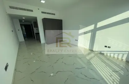 Empty Room image for: Apartment - 1 Bathroom for rent in Geepas Tower - Arjan - Dubai, Image 1