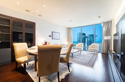 صورة لـ غرفة المعيشة / غرفة الطعام شقة - غرفة نوم - 2 حمامات للبيع في برج خليفة المنطقة 3 - برج خليفة - دبي وسط المدينة - دبي ، صورة رقم 1
