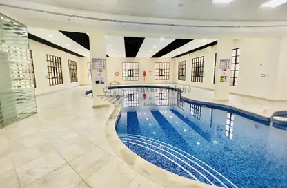 صورة لـ حوض سباحة فيلا - 5 غرف نوم - 5 حمامات للايجار في المشرف - أبوظبي ، صورة رقم 1