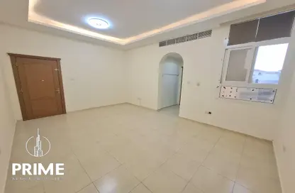شقة - 1 حمام للايجار في شارع هزاع بن زايد الأول - معسكر آل نهيان - أبوظبي
