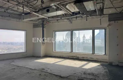 طابق كامل - استوديو - 2 حمامات للايجار في برج كونراد التجاري - شارع الشيخ زايد - دبي