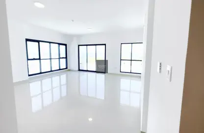 Empty Room image for: Apartment - 3 Bedrooms - 5 Bathrooms for rent in Al Zeina - Al Raha Beach - Abu Dhabi, Image 1