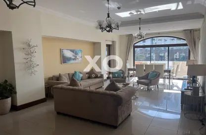 Living / Dining Room image for: Apartment - 2 Bedrooms - 3 Bathrooms for rent in Golden Mile 3 - Golden Mile - Palm Jumeirah - Dubai, Image 1