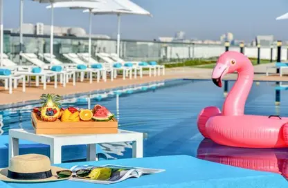 صورة لـ حوض سباحة النزل و الشقق الفندقية - غرفة نوم - 1 حمام للايجار في المنطقة الحرة بمطار دبي (DAFZA) - دبي ، صورة رقم 1