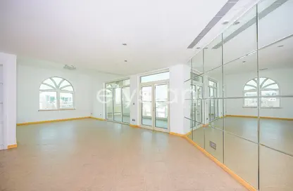 Apartment - 3 Bedrooms - 4 Bathrooms for rent in Al Khushkar - Shoreline Apartments - Palm Jumeirah - Dubai