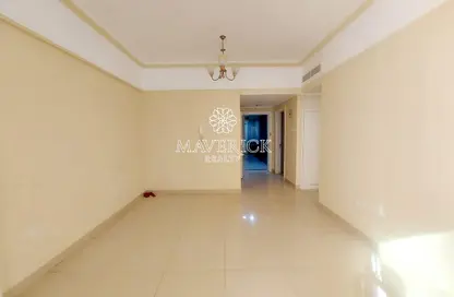 Empty Room image for: Apartment - 1 Bedroom - 2 Bathrooms for rent in Sharjah 555 Tower - Al Khan Corniche - Al Khan - Sharjah, Image 1