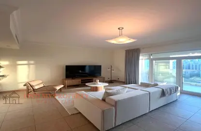 Apartment - 2 Bedrooms - 3 Bathrooms for rent in Al Hatimi - Shoreline Apartments - Palm Jumeirah - Dubai