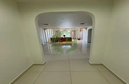 شقة - 2 غرف نوم - 3 حمامات للايجار في البرج الأسباني - مدينة دبي الرياضية - دبي