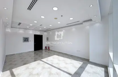 مكتب - استوديو - 1 حمام للايجار في برج تماني - الخليج التجاري - دبي