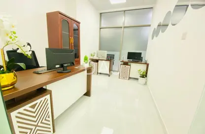 Office Space - Studio - 1 Bathroom for rent in Red Avenue - Al Garhoud - Dubai