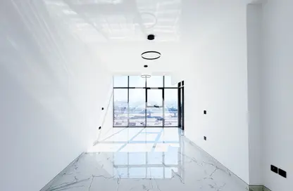 Apartment - Studio - 1 Bathroom for rent in Royal Regency - Business Bay - Dubai