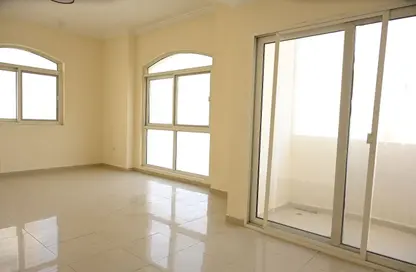 Apartment - 1 Bedroom - 2 Bathrooms for rent in Al Qulaya'ah - Al Sharq - Sharjah
