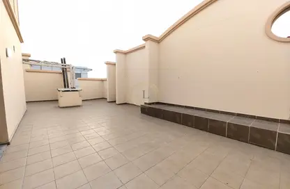 Apartment - 2 Bedrooms - 2 Bathrooms for rent in Hai Qesaidah - Central District - Al Ain