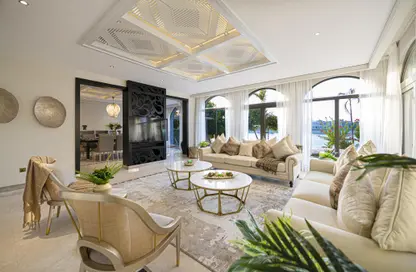 Living Room image for: Villa - 5 Bedrooms - 6 Bathrooms for rent in Garden Homes Frond E - Garden Homes - Palm Jumeirah - Dubai, Image 1