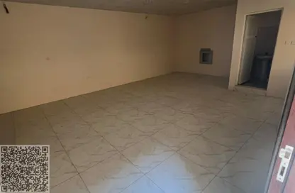 سكن عمال - استوديو - 8 حمامات للايجار في الصجعة الصناعية - آلصجعه - الشارقة