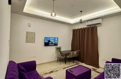 شقة - غرفة نوم - 2 حمامات للايجار في طريق كورنيش عجمان - عجمان