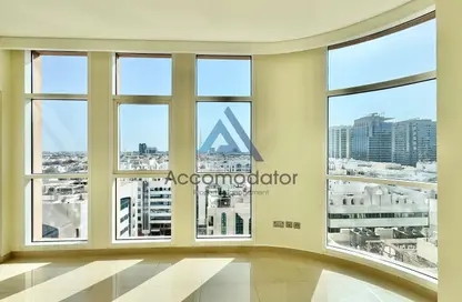 Apartment - 3 Bedrooms - 4 Bathrooms for rent in United Square - Al Khalidiya - Abu Dhabi