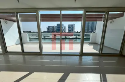 دوبلكس - 3 غرف نوم - 4 حمامات للايجار في P2652 - شاطئ الراحة - أبوظبي