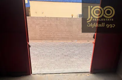 مستودع - استوديو - 1 حمام للايجار في أم الثعوب - أم القيوين