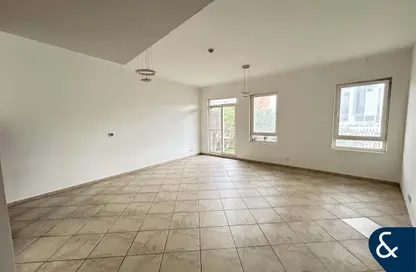 شقة - 2 غرف نوم - 2 حمامات للايجار في شكسبير 3 - سيرك شكسبير - مدينة السيارات - دبي