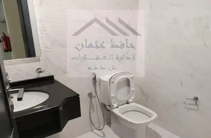 شقة - 2 غرف نوم - 3 حمامات للايجار في الروضة - أبوظبي