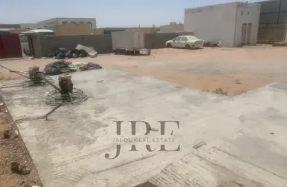 Warehouse - Studio - 1 Bathroom for rent in Al Sajaa - Sharjah