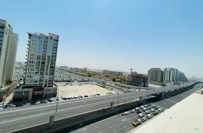 شقة - 1 حمام للايجار في عزيزي فاريشتا - الفرجان - دبي