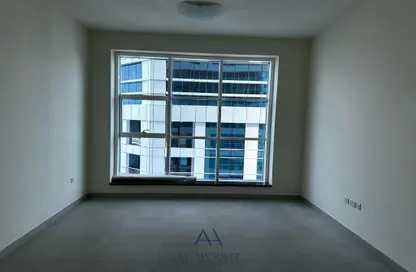 Empty Room image for: Apartment - 1 Bedroom - 2 Bathrooms for rent in Marina Arcade Tower - Dubai Marina - Dubai, Image 1