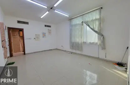 Apartment - 1 Bedroom - 2 Bathrooms for rent in Al Nahyan Villa Compound - Al Nahyan Camp - Abu Dhabi