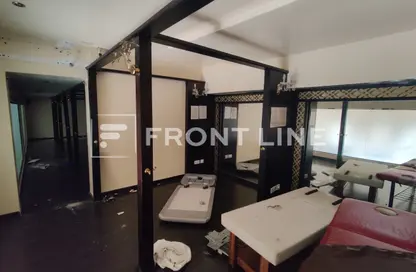 Shop - Studio for rent in Al Garhoud - Dubai
