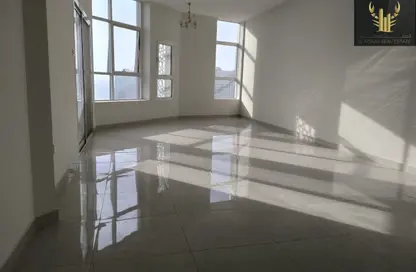 شقة - 2 غرف نوم - 2 حمامات للايجار في مساكن كورنيش عجمان - طريق كورنيش عجمان - عجمان
