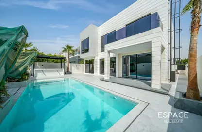 Villa - 5 Bedrooms - 6 Bathrooms for sale in Legacy - Jumeirah Park - Dubai