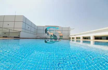 صورة لـ حوض سباحة شقة - غرفة نوم - 2 حمامات للايجار في روضة أبو ظبي - أبوظبي ، صورة رقم 1