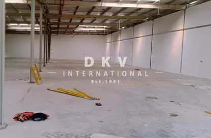 Warehouse - Studio - 2 Bathrooms for rent in Umm Ramool - Dubai