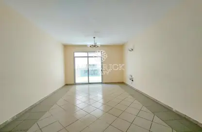 Empty Room image for: Apartment - 2 Bedrooms - 2 Bathrooms for rent in Safia Tower - Al Majaz 3 - Al Majaz - Sharjah, Image 1