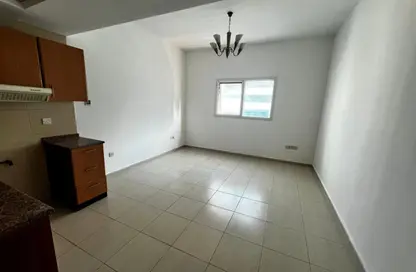 شقة - 1 حمام للايجار في شارع التعاون الجديد - التعاون - الشارقة