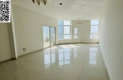 شقة - 2 غرف نوم - 3 حمامات للايجار في مساكن كورنيش عجمان - طريق كورنيش عجمان - عجمان
