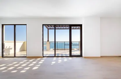 Empty Room image for: Apartment - 4 Bedrooms - 4 Bathrooms for sale in La Rive - La Mer - Jumeirah - Dubai, Image 1