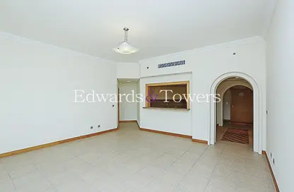 Apartment - 2 Bedrooms - 2 Bathrooms for rent in Al Hamri - Shoreline Apartments - Palm Jumeirah - Dubai