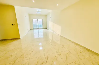 Apartment - 3 Bedrooms - 3 Bathrooms for rent in Sunrise Building - Al Barsha 1 - Al Barsha - Dubai