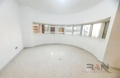Apartment - 2 Bedrooms - 3 Bathrooms for rent in Park Tower - Al Khalidiya - Abu Dhabi