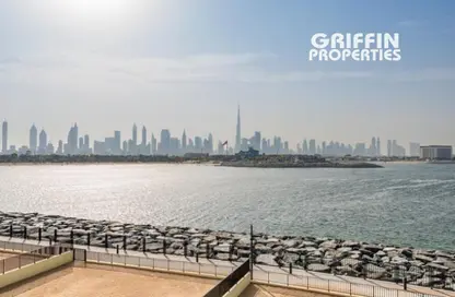 Villa - 5 Bedrooms - 6 Bathrooms for sale in Sur La Mer - La Mer - Jumeirah - Dubai