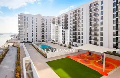 Apartment - 2 Bedrooms - 2 Bathrooms for rent in Waters Edge - Yas Island - Abu Dhabi